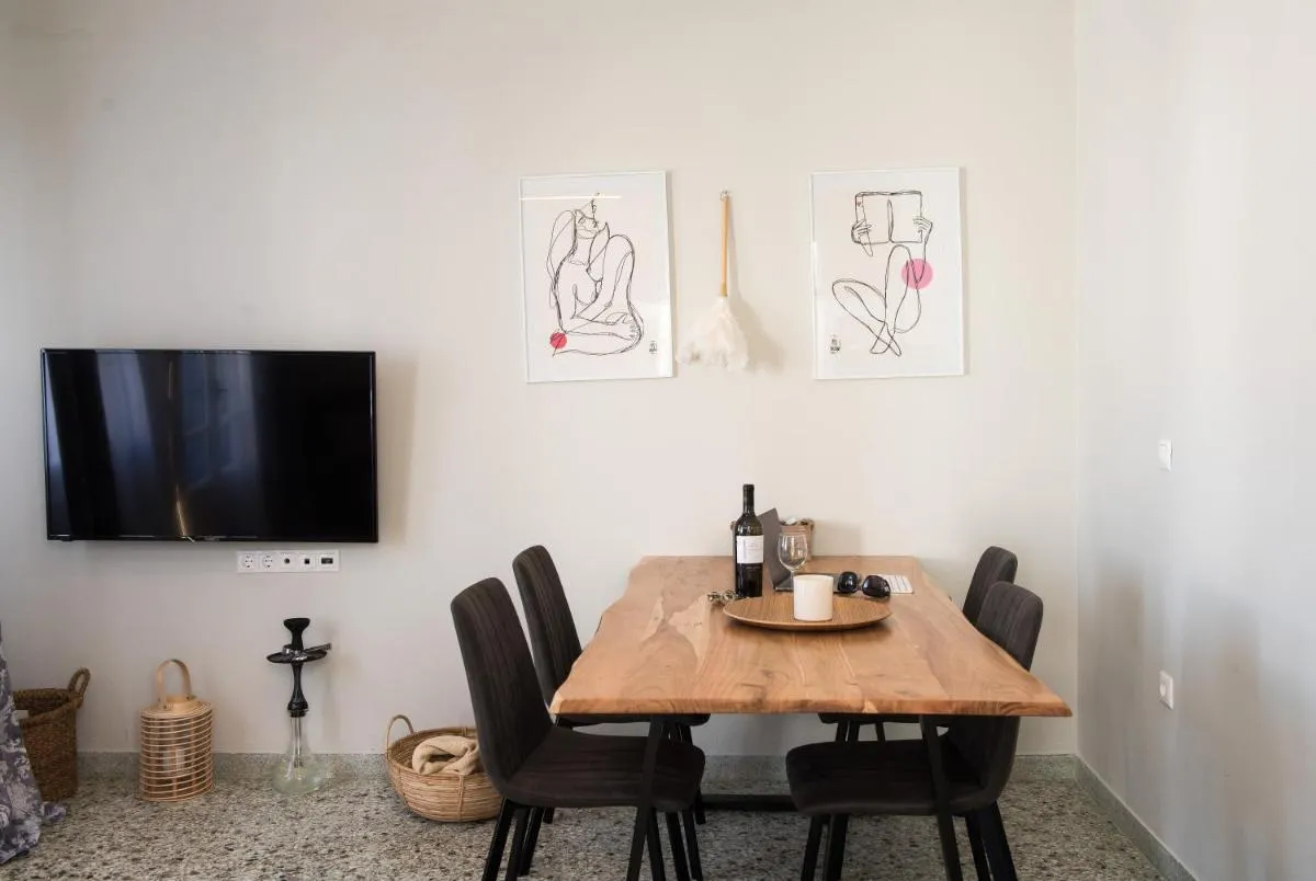 Image 2 of Amazing Maisonette with Roof Garden & BBQ