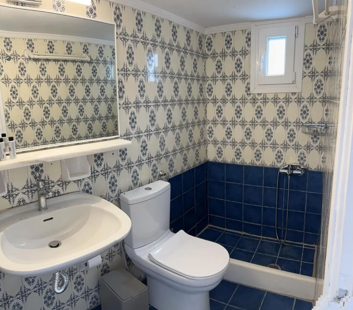 Image 2 of Blueisla Sea View Suite B