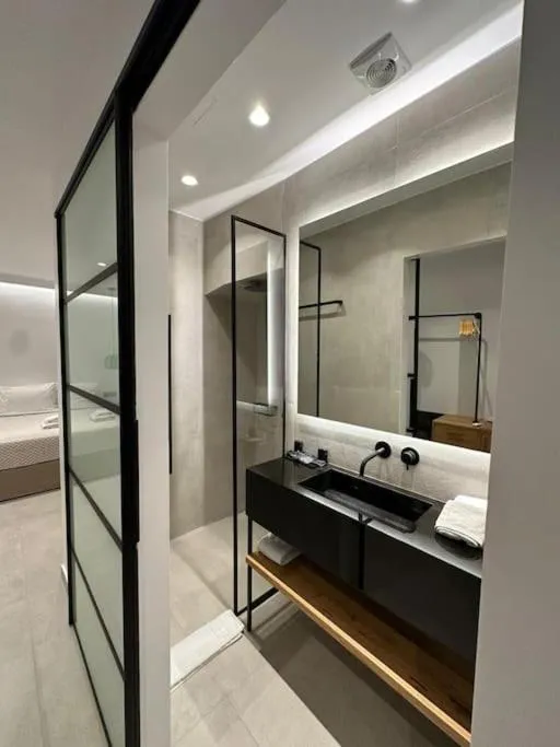 Image 2 of Bonita Luxury Room with Window