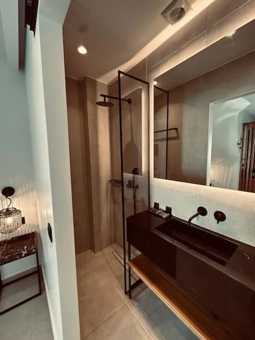 Image 6 of Bonita Luxury Room with Window