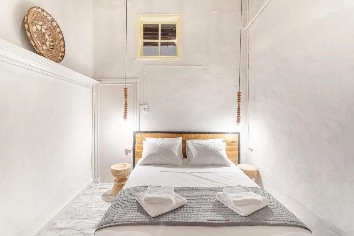 Image 1 of Cosmo Luxe