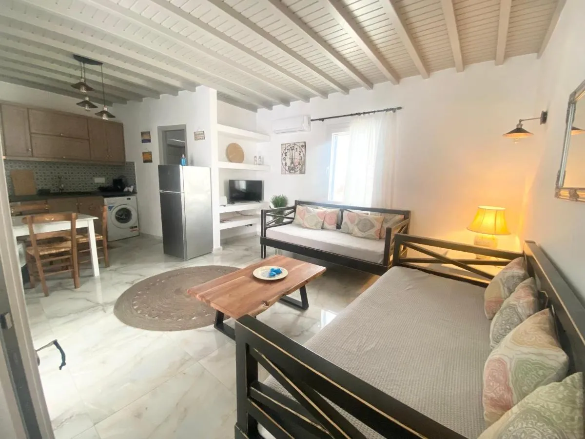 Image 3 of Elenitas beach house in Ornos