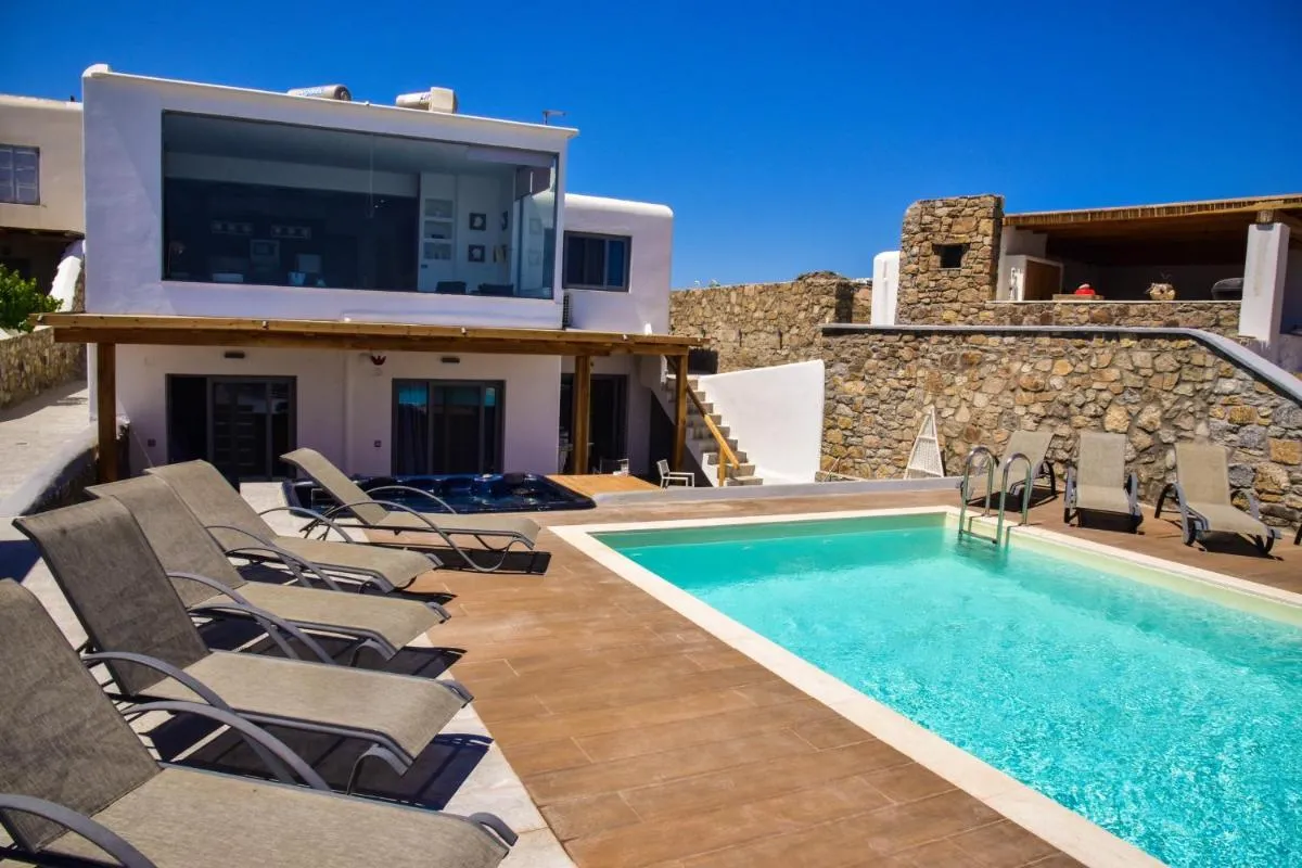 Image 3 of Frankie’s Sunrise villa