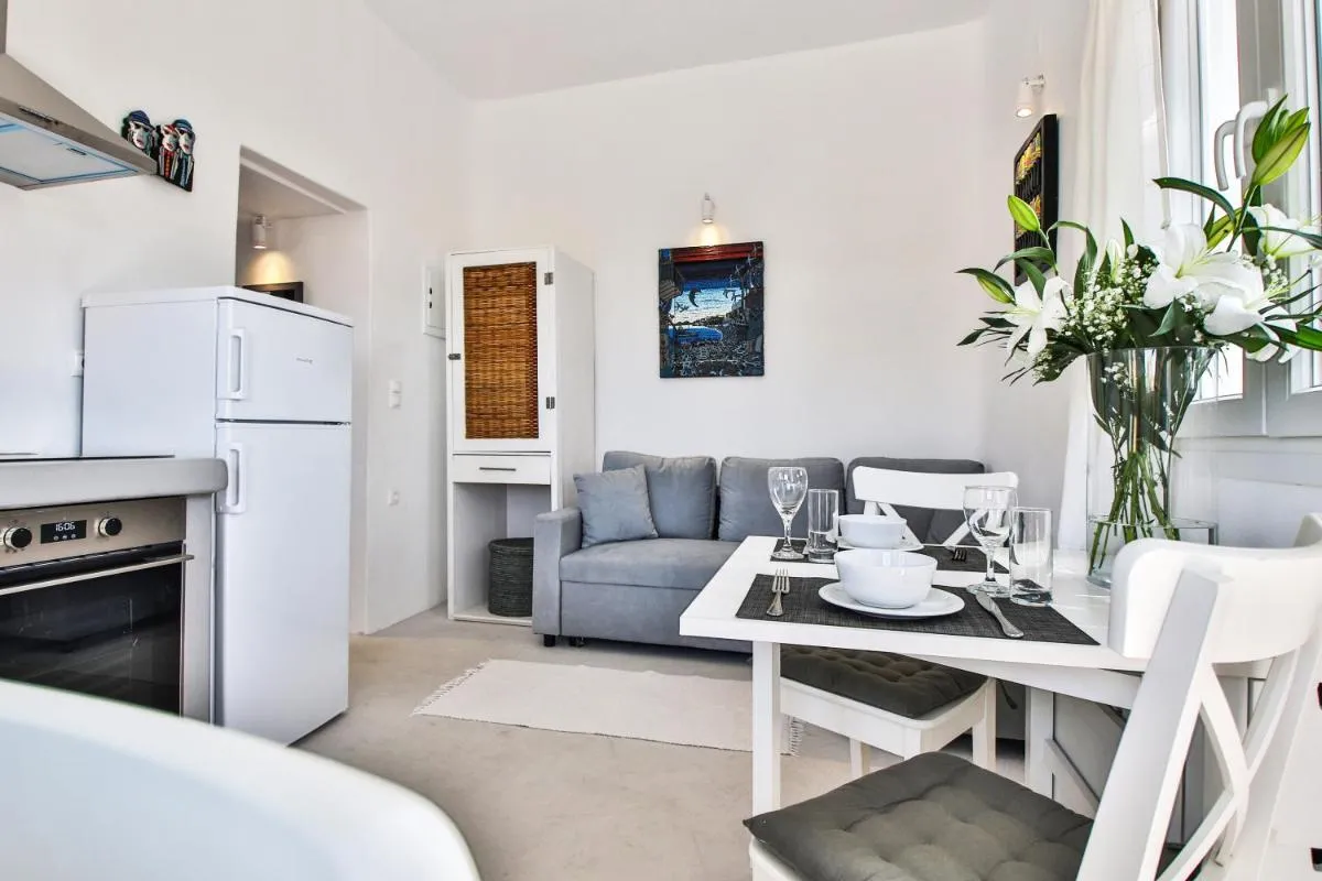 Image 1 of Lilly’s Sunset Suite