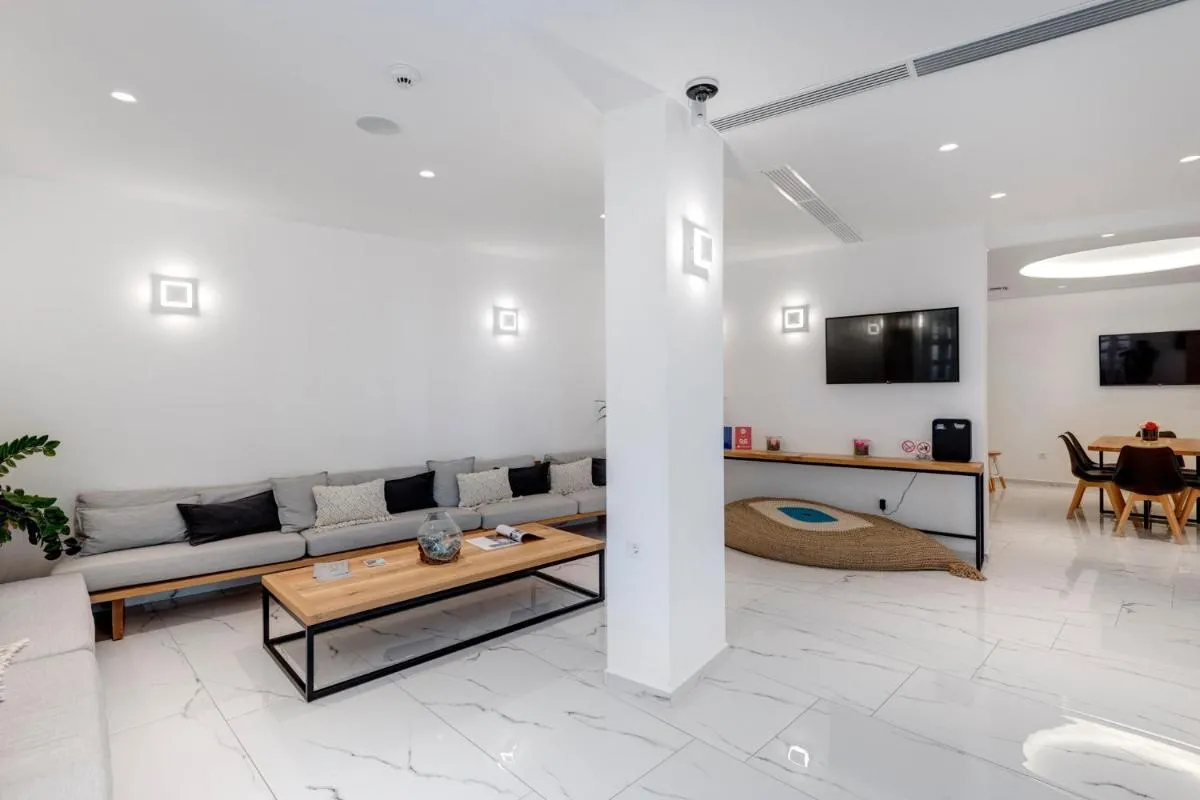 Image 3 of Makis Place