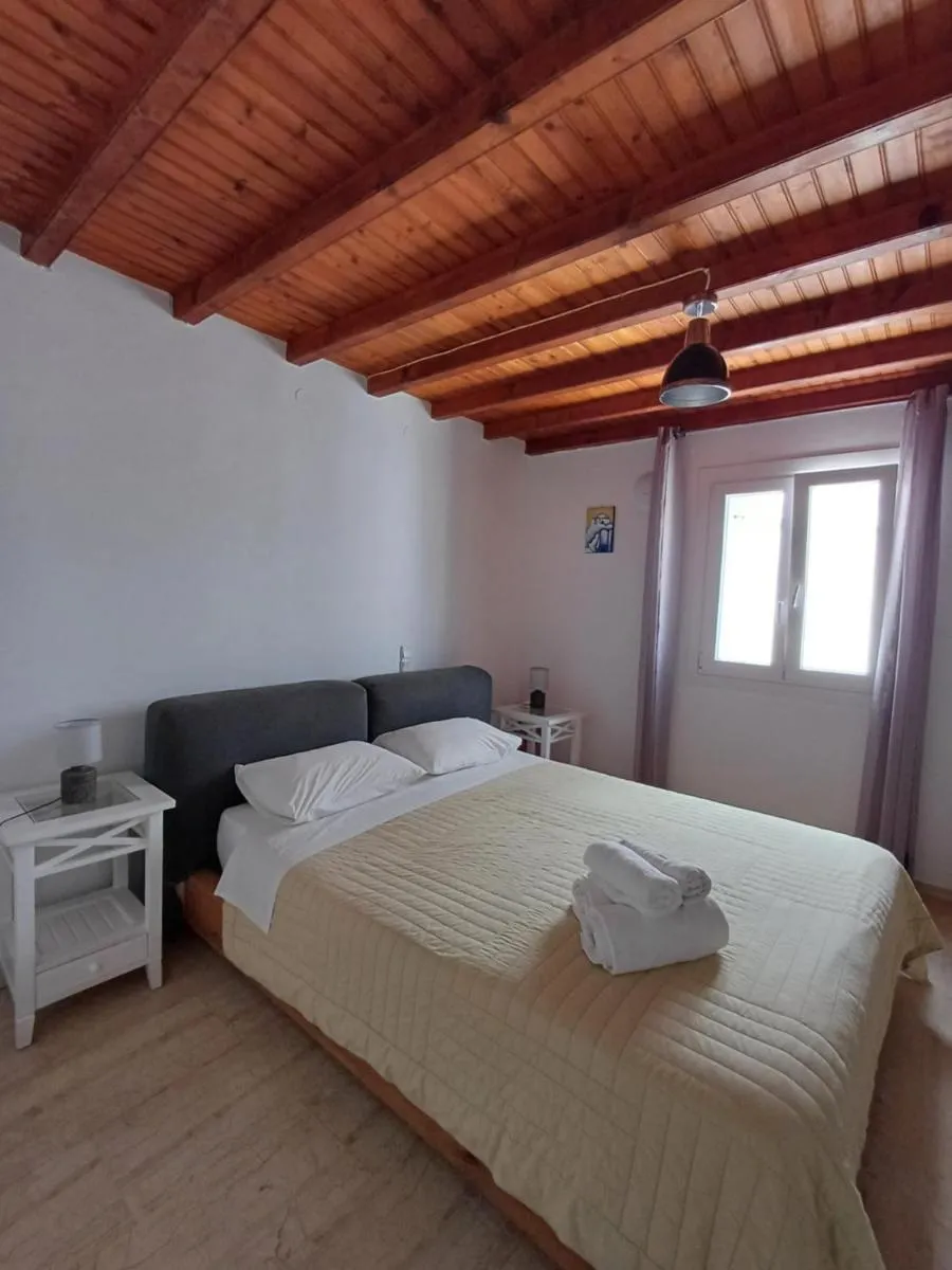 Image 5 of Manos Rooms