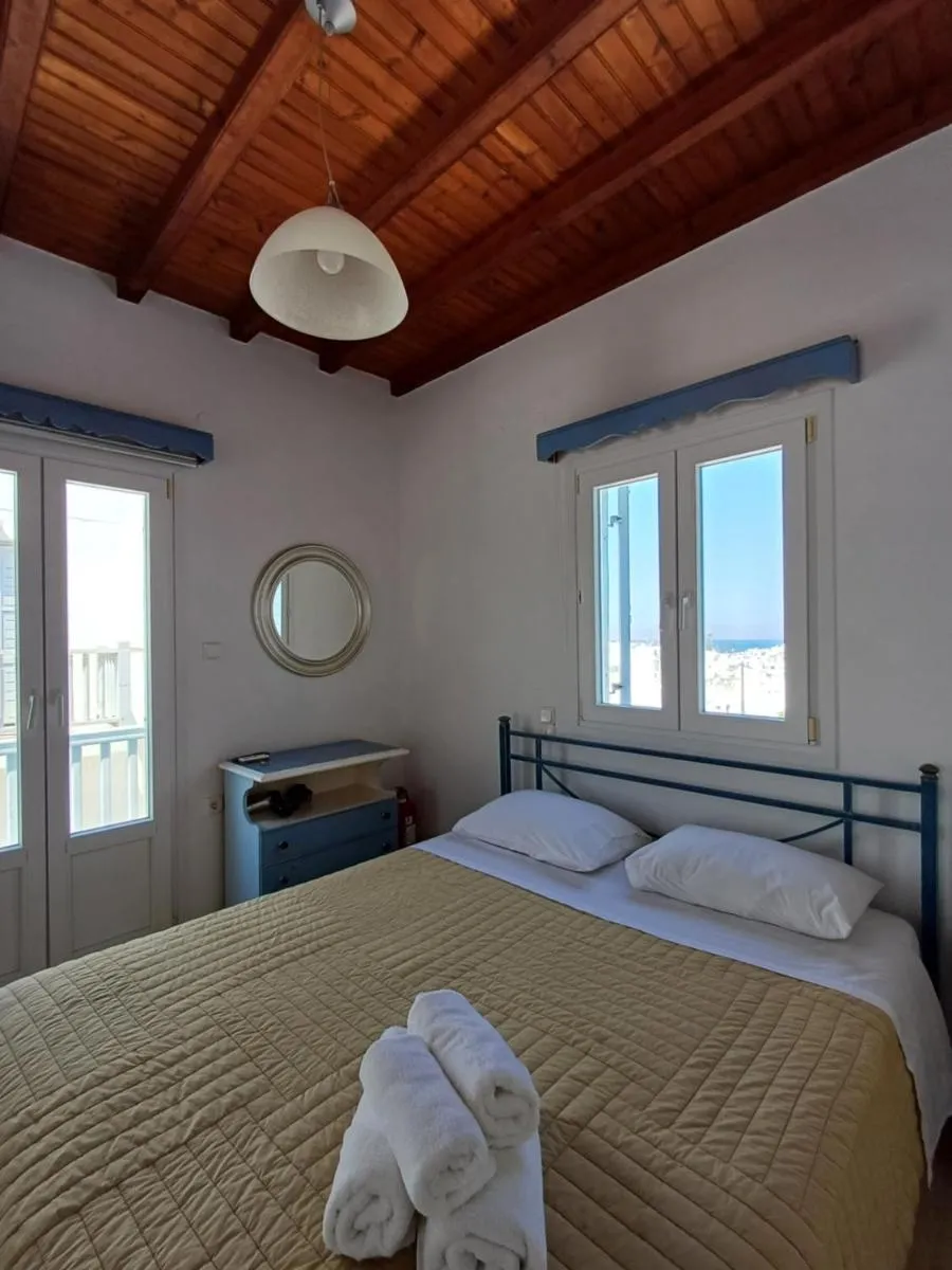Image 1 of Manos Rooms