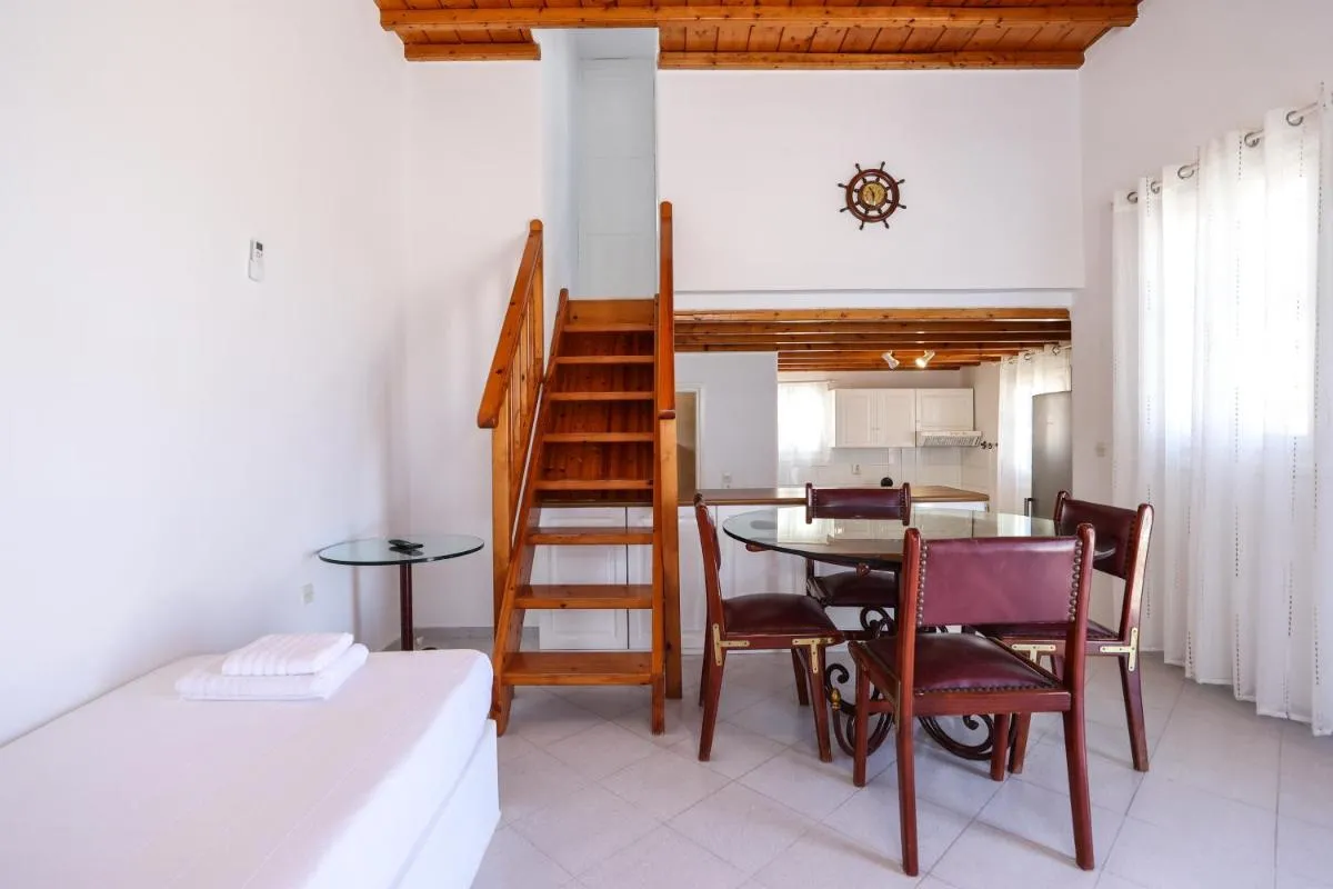 Image 4 of Mykonos in White