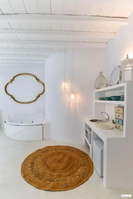 Image 3 of Nikis Home