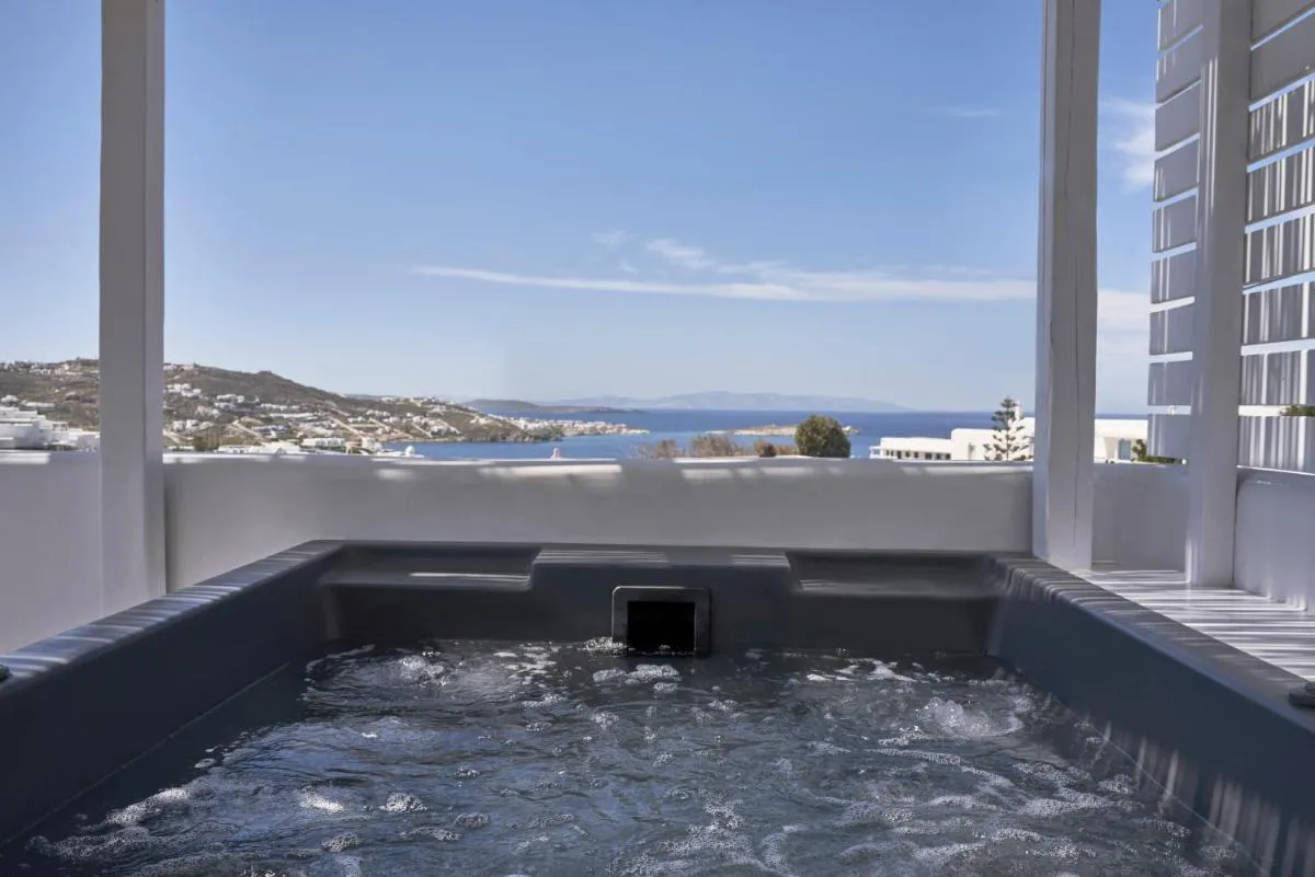 Image 5 of Periscope Suite Private Jacuzzi