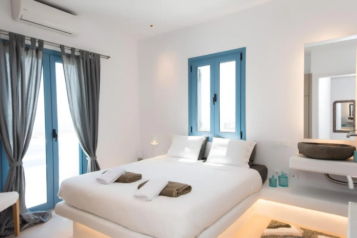 Image 1 of Psarou Summer Villas