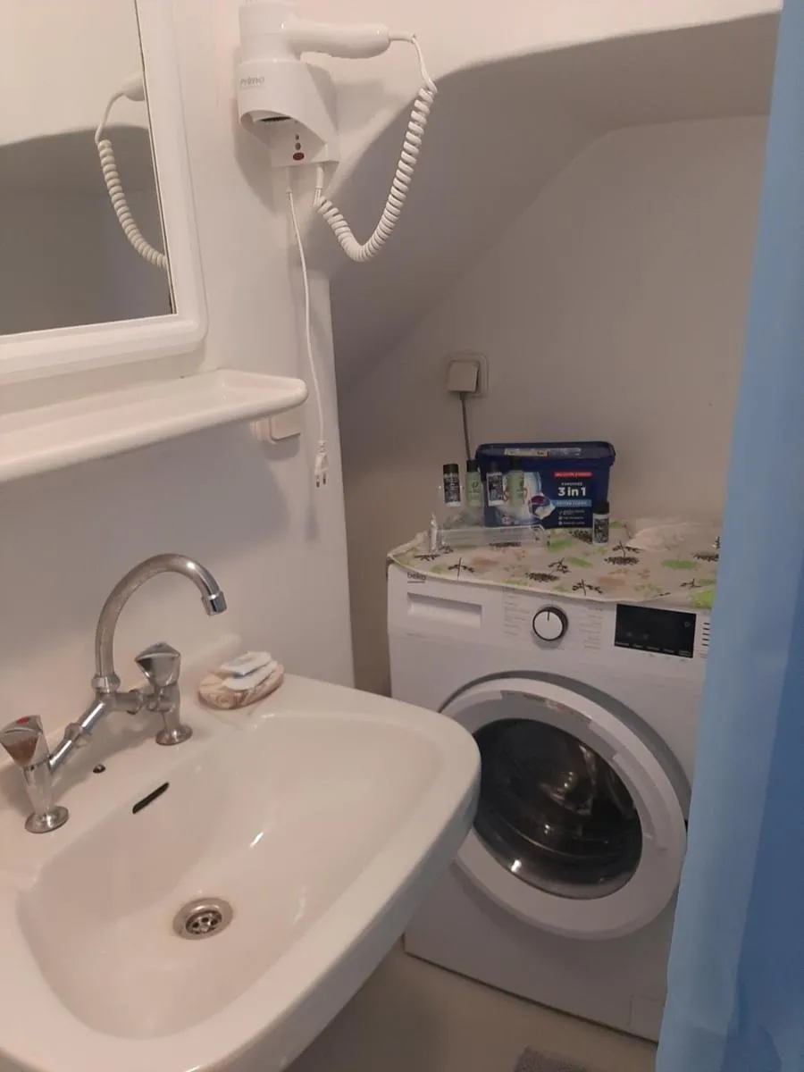 Image 1 of Room to rent 2
