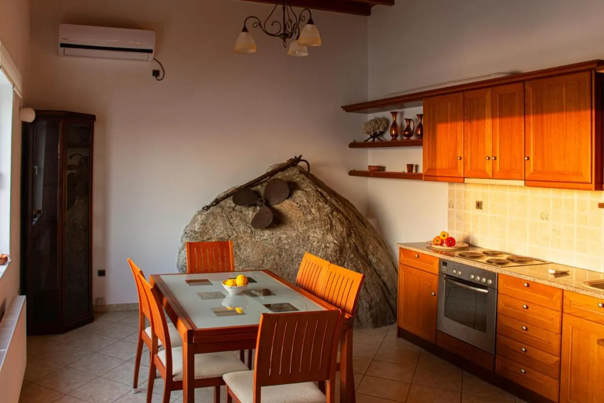 Image 3 of Sunset Breeze Villa and Apartments