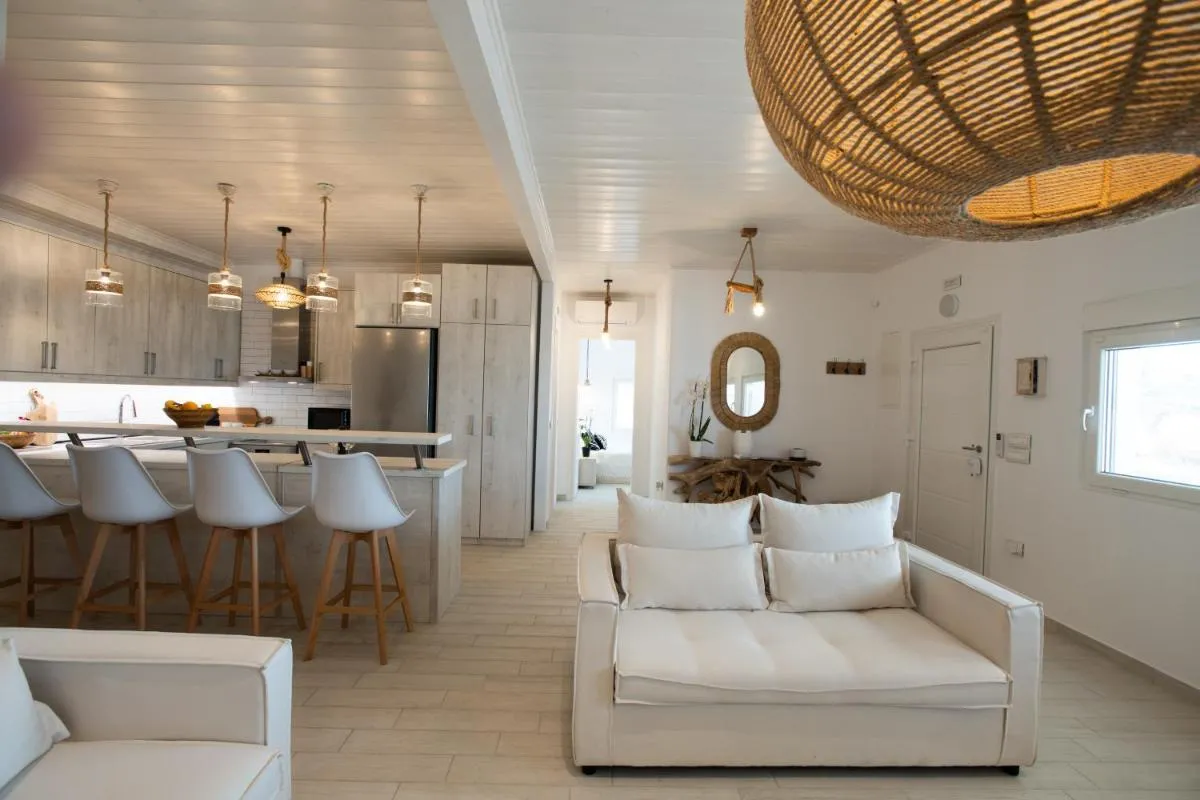 Image 5 of TIFFANYS VILLAS