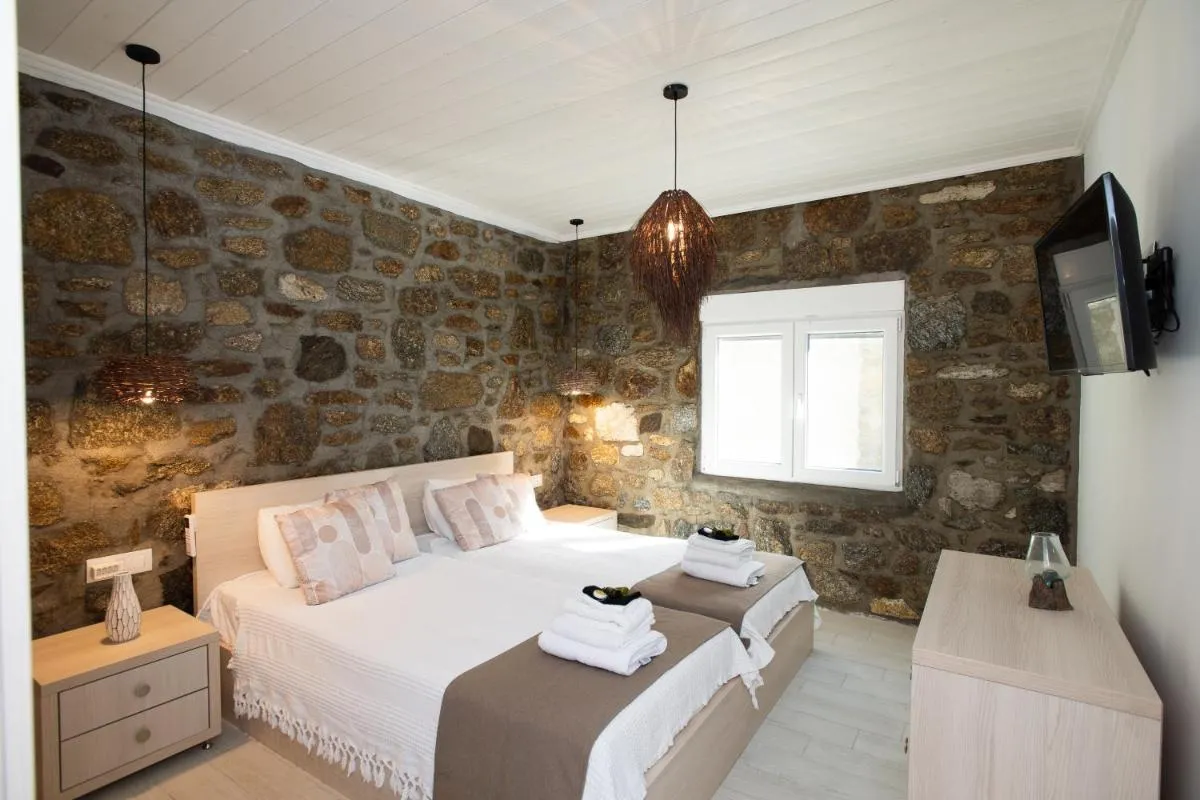 Image 6 of TIFFANYS VILLAS