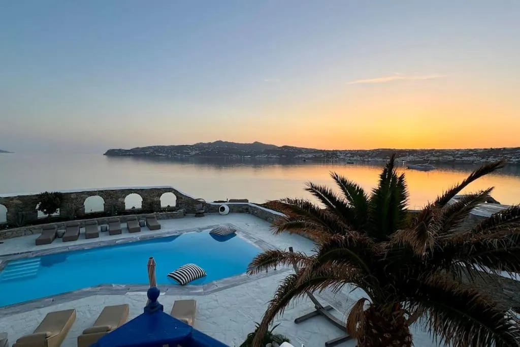Image 2 of Villa Annita on the water with 5 bedrooms