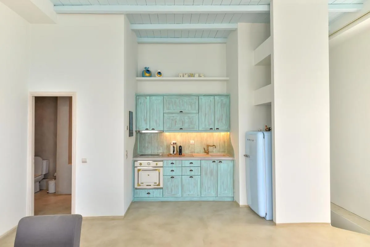Image 2 of White Memories, seafront luxury apartment Mykonos