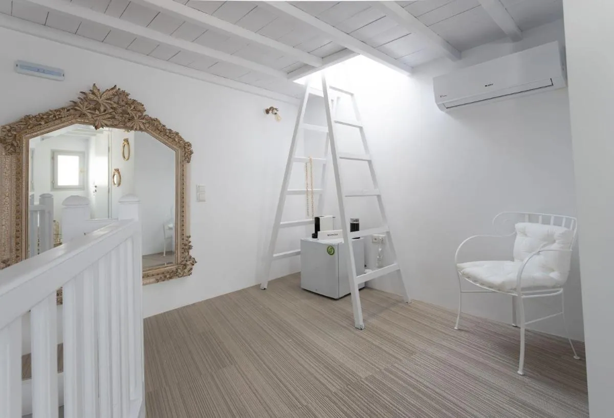 Image 5 of aníko suites Chora