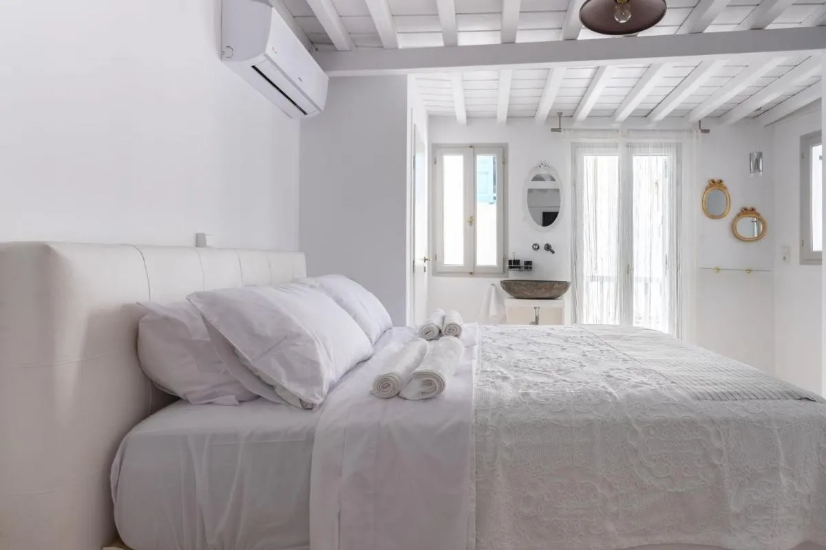 Image 2 of aníko suites Chora