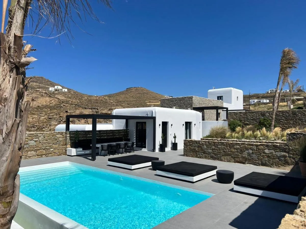 Image 2 of BLACK AND WHITE VILLAS FTELIA – MYKONOS