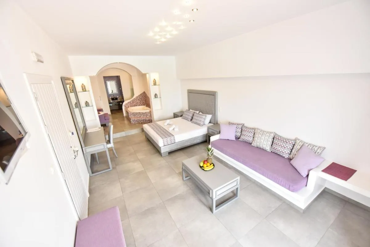 Image 4 of Queen Boutique Suites