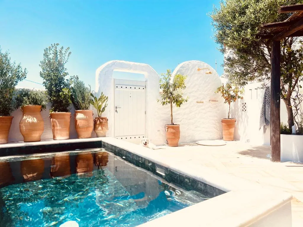 Image of ROMEO AND JULIO SUMMER HOUSE