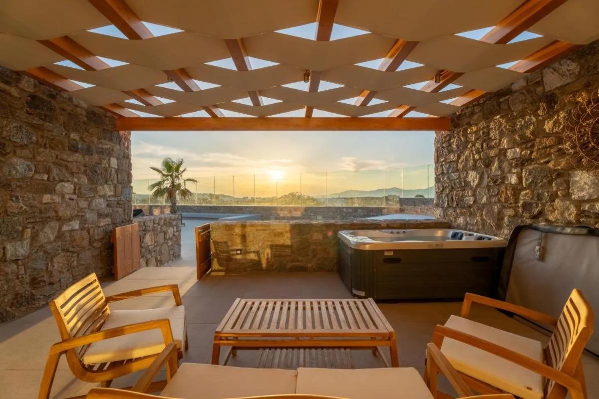 Image 3 of Regency Sunset Suites