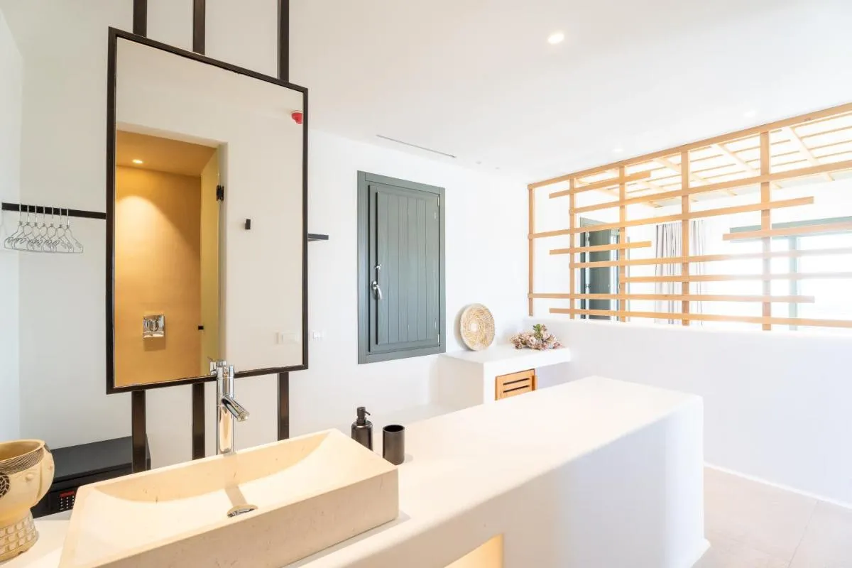 Image 2 of Regency Sunset Suites