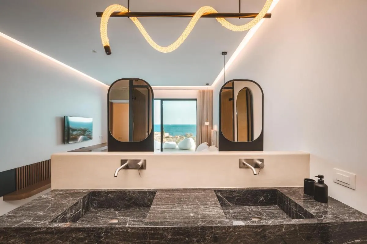 Image 2 of Splendid Mykonos Waterfront Villa